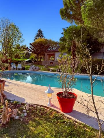 Maison de 157 m2, piscine et terrain de 3715 m2 à COUCHES (71)