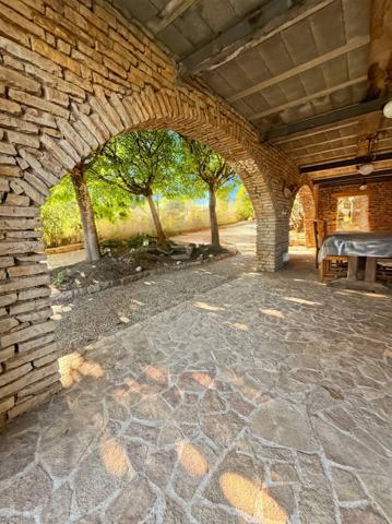 Maison de 157 m2, piscine et terrain de 3715 m2 à COUCHES (71)