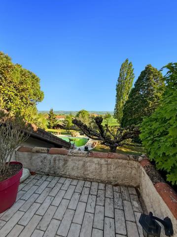 Maison de 157 m2, piscine et terrain de 3715 m2 à COUCHES (71)