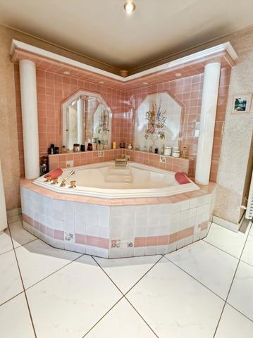 Maison de 157 m2, piscine et terrain de 3715 m2 à COUCHES (71)