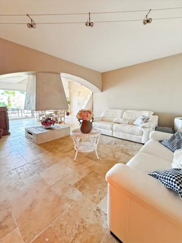 Maison de 157 m2, piscine et terrain de 3715 m2 à COUCHES (71)