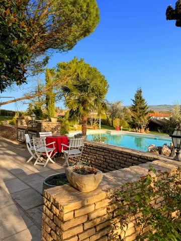 Maison de 157 m2, piscine et terrain de 3715 m2 à COUCHES (71)