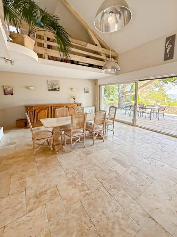 Maison de 157 m2, piscine et terrain de 3715 m2 à COUCHES (71)