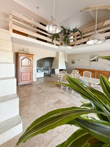 Maison de 157 m2, piscine et terrain de 3715 m2 à COUCHES (71)