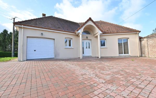 Maison à vendre    6 pièces •  Rue