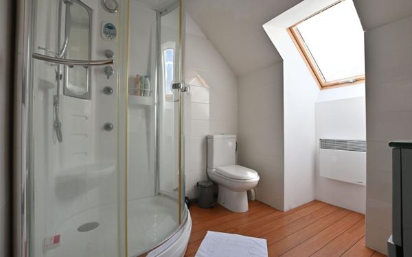 Maison à vendre    6 pièces •  Rue