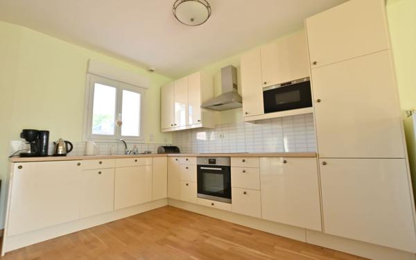 Maison à vendre    6 pièces •  Rue