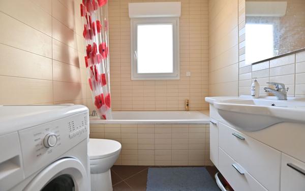 Maison à vendre    6 pièces •  Rue