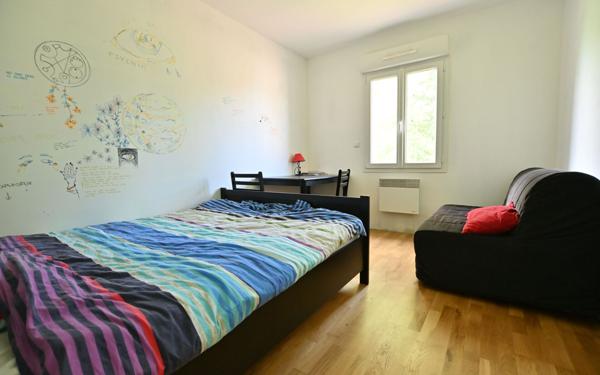 Maison à vendre    6 pièces •  Rue