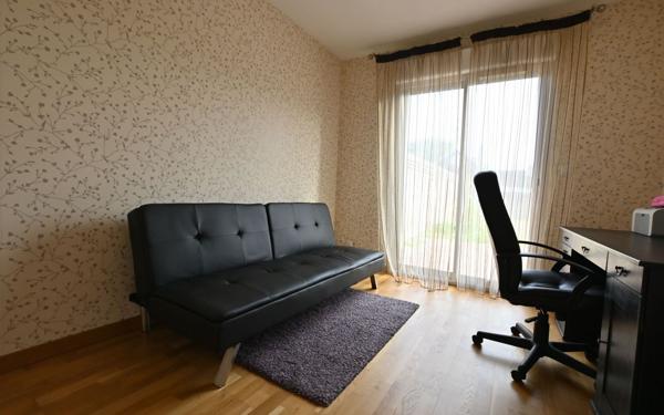 Maison à vendre    6 pièces •  Rue