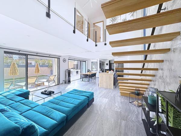 Rare à Coublevie, maison contemporaine avec piscine et vue dégagée