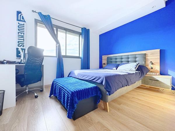 Rare à Coublevie, maison contemporaine avec piscine et vue dégagée