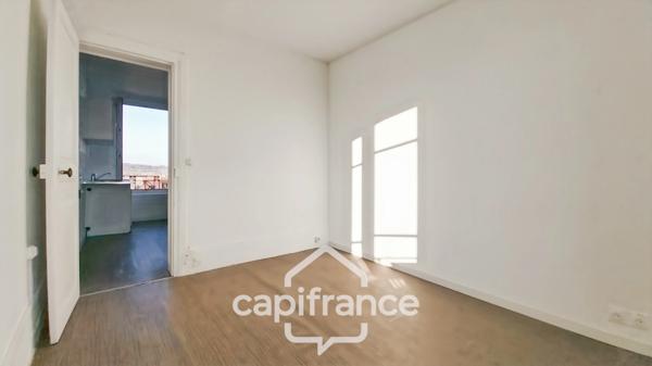 Maisons-Alfort-Quartier Planètes-A vendre2 pièces-28,646m2-lumineux-Traversant-Proche transports-commerces, marché