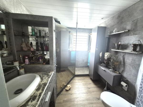 Maison T6 + T1 avec piscine