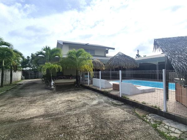 Maison T6 + T1 avec piscine