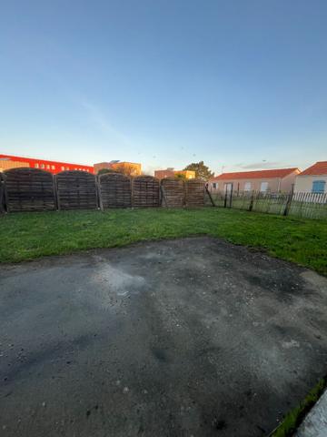 PAIMBOEUF - PROCHE SUPER U,  
Paimboeuf 44560