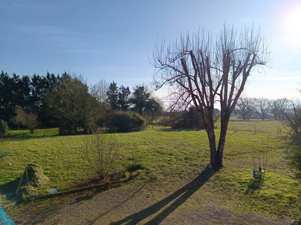 Maison de caractère rénovée avec garages sur un terrain de 3500 m²