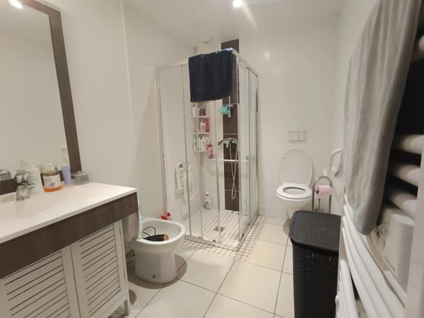 Maison de caractère rénovée avec garages sur un terrain de 3500 m²