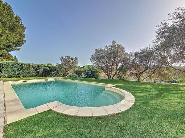 RARE ! APPARTEMENT AVEC PISCINE ET TERRAIN 440 m² SECTEUR CALME