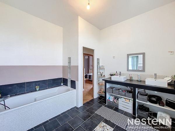 A Vendre Maison de village en pierre de 259 m² avec garage et jardin à dix minutes d'Eauze