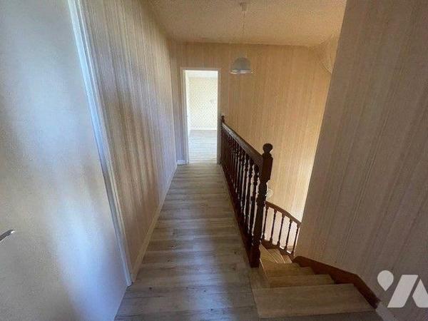 Maison à vendre - TINTENIAC (35190) - Située au calme dans le centre, belle maison sur sous-sol...