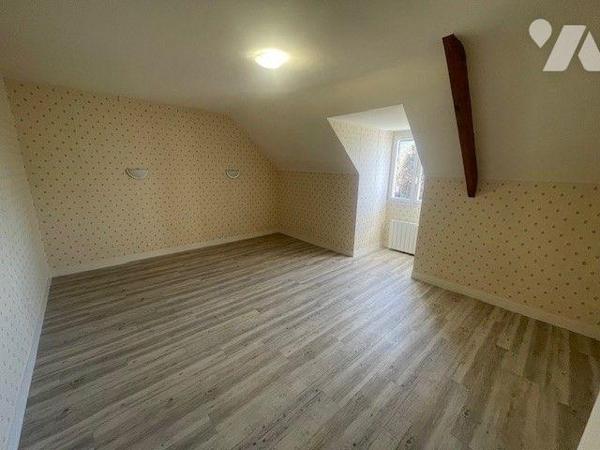 Maison à vendre - TINTENIAC (35190) - Située au calme dans le centre, belle maison sur sous-sol...