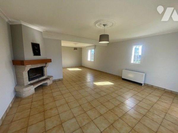 Maison à vendre - TINTENIAC (35190) - Située au calme dans le centre, belle maison sur sous-sol...