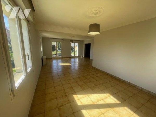 Maison à vendre - TINTENIAC (35190) - Située au calme dans le centre, belle maison sur sous-sol...