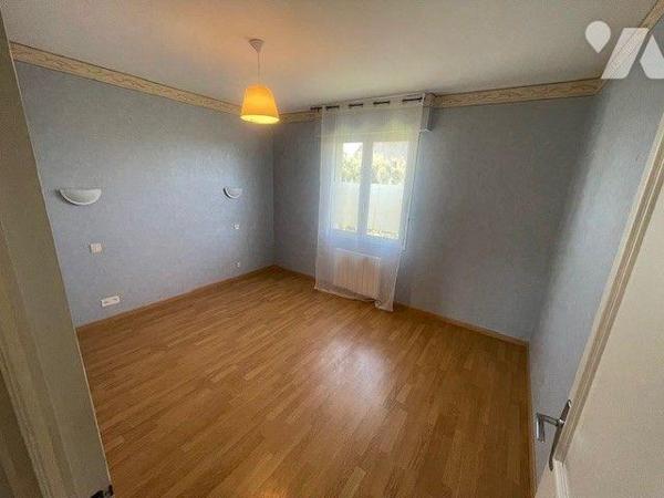 Maison à vendre - TINTENIAC (35190) - Située au calme dans le centre, belle maison sur sous-sol...
