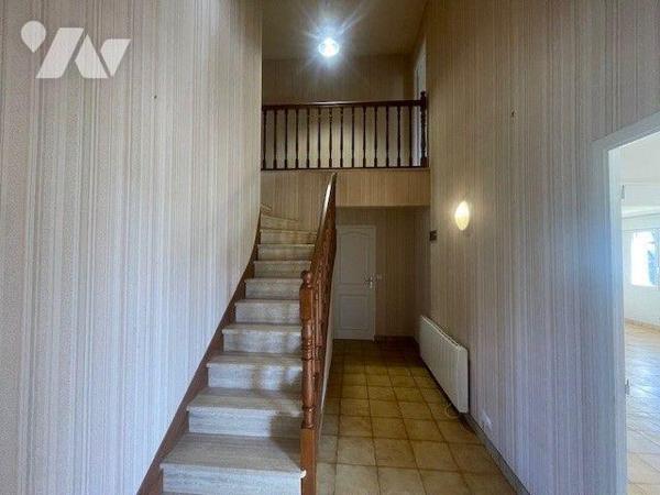 Maison à vendre - TINTENIAC (35190) - Située au calme dans le centre, belle maison sur sous-sol...
