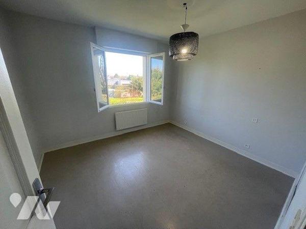 Maison à vendre - TINTENIAC (35190) - Située au calme dans le centre, belle maison sur sous-sol...