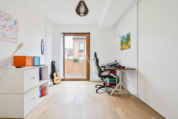 SURESNES/ rue Curie - Appartement 6 pièces 155m² - 80m² Terrasses - 3 Parkings - 1 Cave