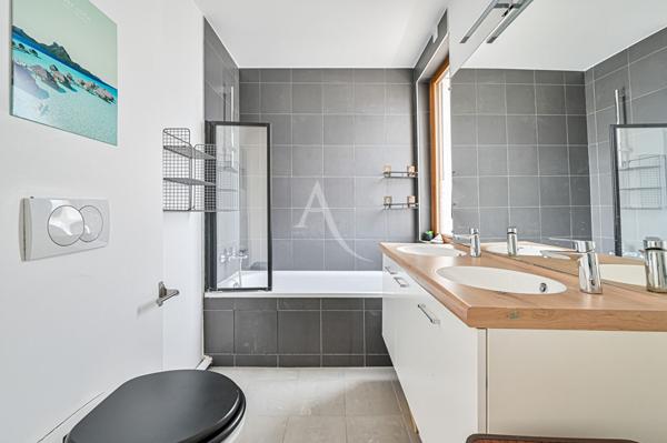 SURESNES/ rue Curie - Appartement 6 pièces 155m² - 80m² Terrasses - 3 Parkings - 1 Cave