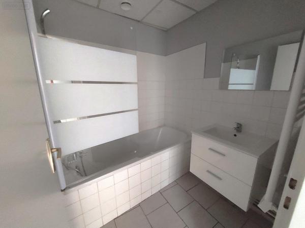 Appartement à louer à Bourg-en-Bresse dans l'Ain (01000), ref : T3 Hudellet 2ème ét duplex   
Centre ville