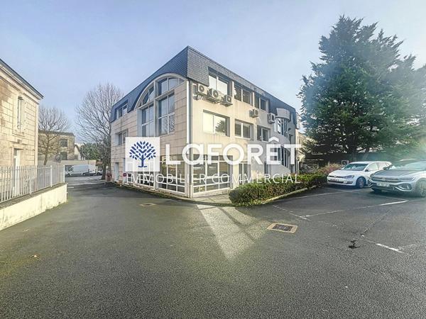 Location bureau Parthenay - 811 m² - 3 500 €/mois