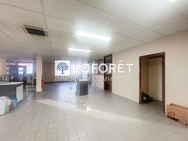 Location bureau Parthenay - 811 m² - 3 500 €/mois