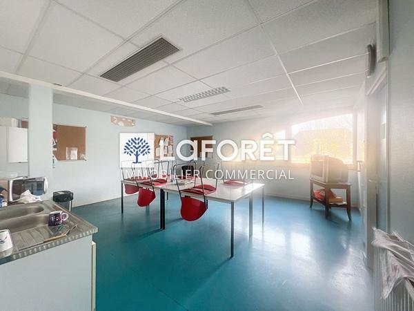 Location bureau Parthenay - 811 m² - 3 500 €/mois