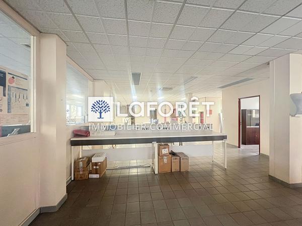 Location bureau Parthenay - 811 m² - 3 500 €/mois