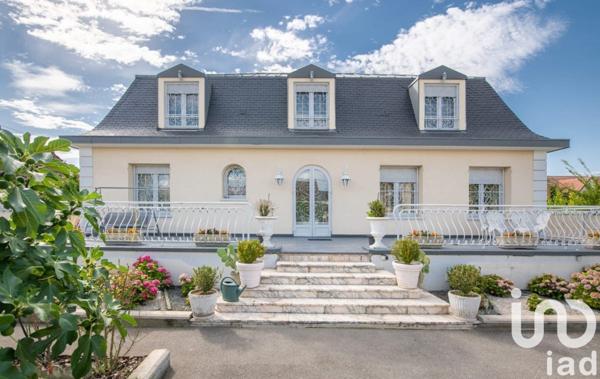 Demeure 10 pièces de 361 m² à Melun (77000)