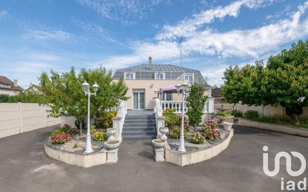 Demeure 10 pièces de 361 m² à Melun (77000)