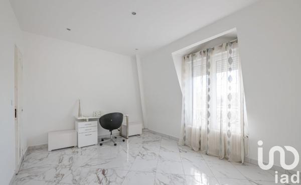 Demeure 10 pièces de 361 m² à Melun (77000)