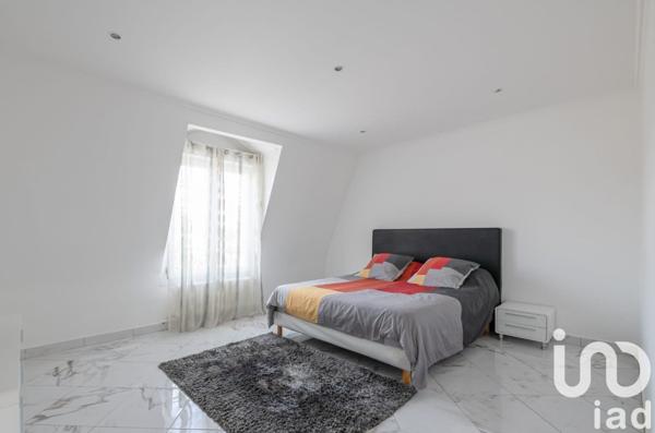 Demeure 10 pièces de 361 m² à Melun (77000)