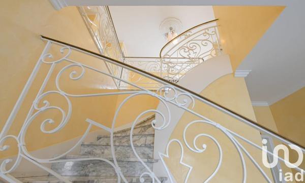 Demeure 10 pièces de 361 m² à Melun (77000)