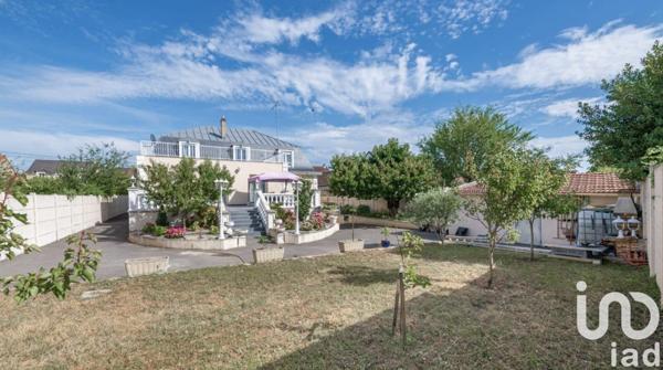 Demeure 10 pièces de 361 m² à Melun (77000)