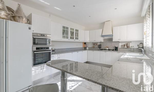 Demeure 10 pièces de 361 m² à Melun (77000)