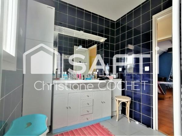 Maison rénovée 102m2 carrez, 120m2 au sol + 110m2 au sol garage pour un 2ème bâti sur 703m2 de terrain