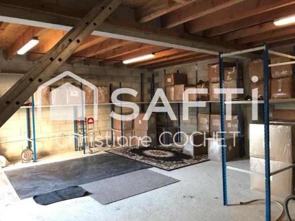 Maison rénovée 102m2 carrez, 120m2 au sol + 110m2 au sol garage pour un 2ème bâti sur 703m2 de terrain