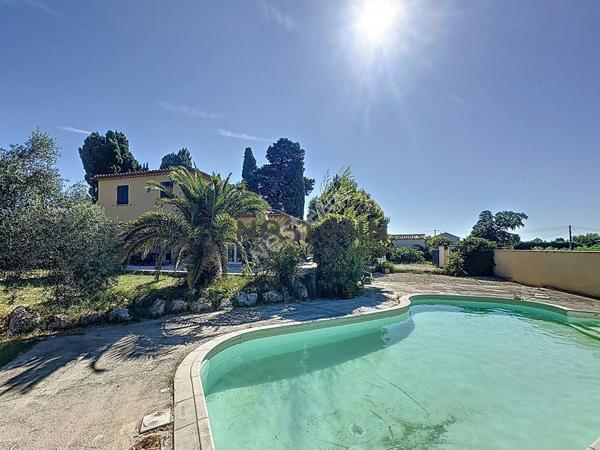 Maison Camaret-sur-aigues 6 pièce(s) 140 m2