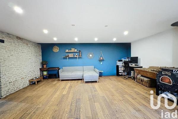 Maison traditionnelle 5 pièces de 195 m² à Saint-Jean-de-Liversay (17170)