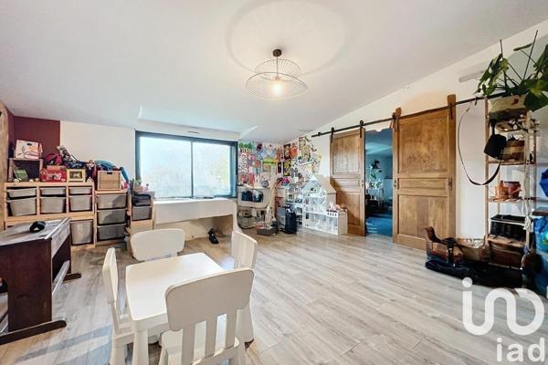 Maison traditionnelle 5 pièces de 195 m² à Saint-Jean-de-Liversay (17170)